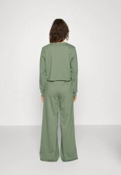 Anna Field Nachtwäsche Set - Khaki 10 Anna Field Nachtwäsche Set - Khaki -Anna Field Verkäufe 8eaebd3ad0c54d2ca8b5c66614b78047