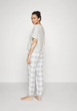 Anna Field Nachtwäsche Set - Grey 10 Anna Field Nachtwäsche Set - Grey -Anna Field Verkäufe a372c3d7e87d404695a55a861fca6794